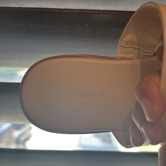 Tory Burch white flat sandals - Picture 3 of 3